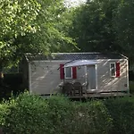 La Ferme Des 4 Chenes Campsite 3*