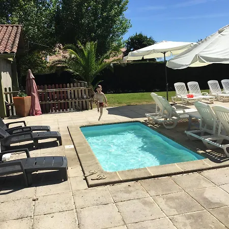 Camping La Ferme Des 4 Chenes Urt